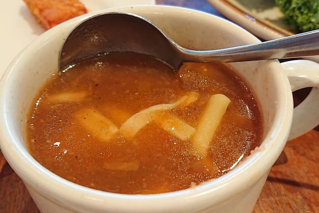 チーズ入りサルサスープ