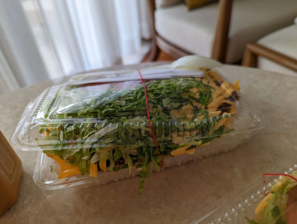 透明なパックに入ったキングタコスのタコライス