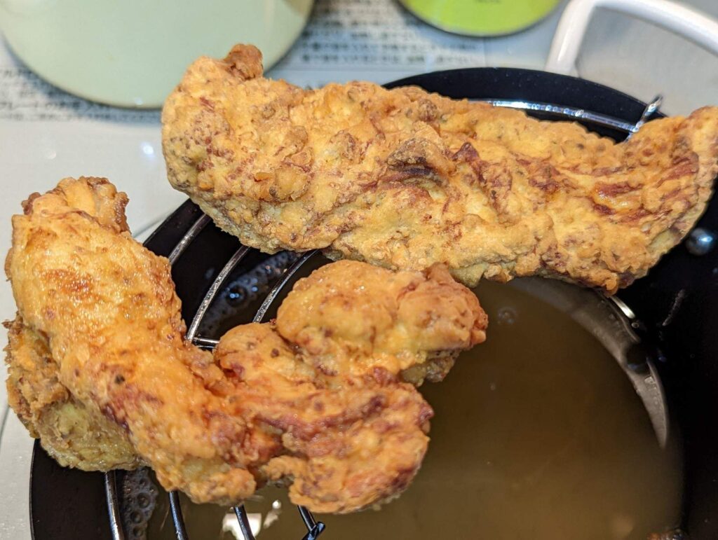 2本の揚げたささみ